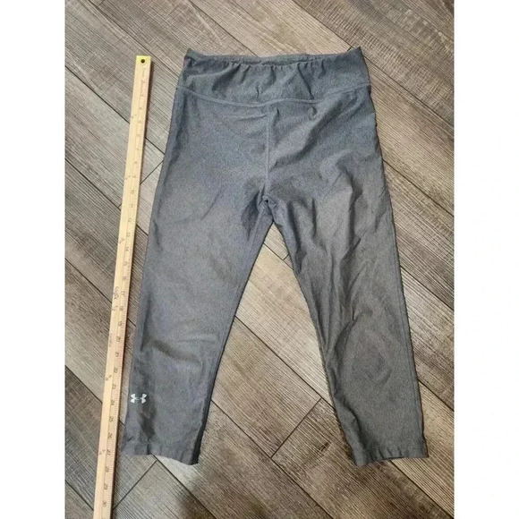 Under Armour Women's Medium Gray Compression Heatgear Capri Leggings - Polyester - Picture 1 of 6